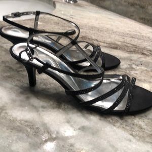 Mina black sparkly strap. Medium heel sandal